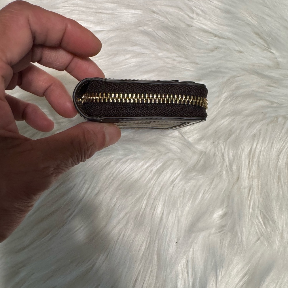 Gucci Patterned Wallet - Picture 14 of 17